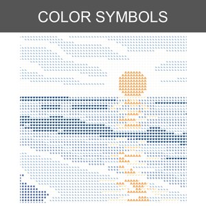 Pu&ograve; includere: Uno schema a punto croce intitolato COLOR SYMBOLS che mostra una griglia di simboli raffiguranti un tramonto sull'acqua. Il design utilizza simboli azzurri, blu scuro e arancioni per rappresentare il sole e il suo riflesso sul mare.