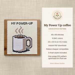 Puede incluir: Un patr&oacute;n de punto de cruz con una taza de caf&eacute; blanca con l&iacute;quido marr&oacute;n y vapor, con el texto MY POWER-UP. El texto detalla un conteo de 49 por 69 puntadas, 5 colores DMC y un tama&ntilde;o de 8,9 por 12,4 cm en tela Aida de 14 puntos.