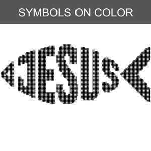 Puede incluir: Un dise&ntilde;o gr&aacute;fico negro que presenta la palabra JESUS formada en la silueta de un pez. Las letras est&aacute;n compuestas por una cuadr&iacute;cula de peque&ntilde;os puntos, creando una apariencia pixelada. Sobre el gr&aacute;fico, aparece el texto SYMBOLS ON COLOR.