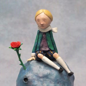 Figurka Małego Księcia dębowa figurka Petit Prince rzeźba