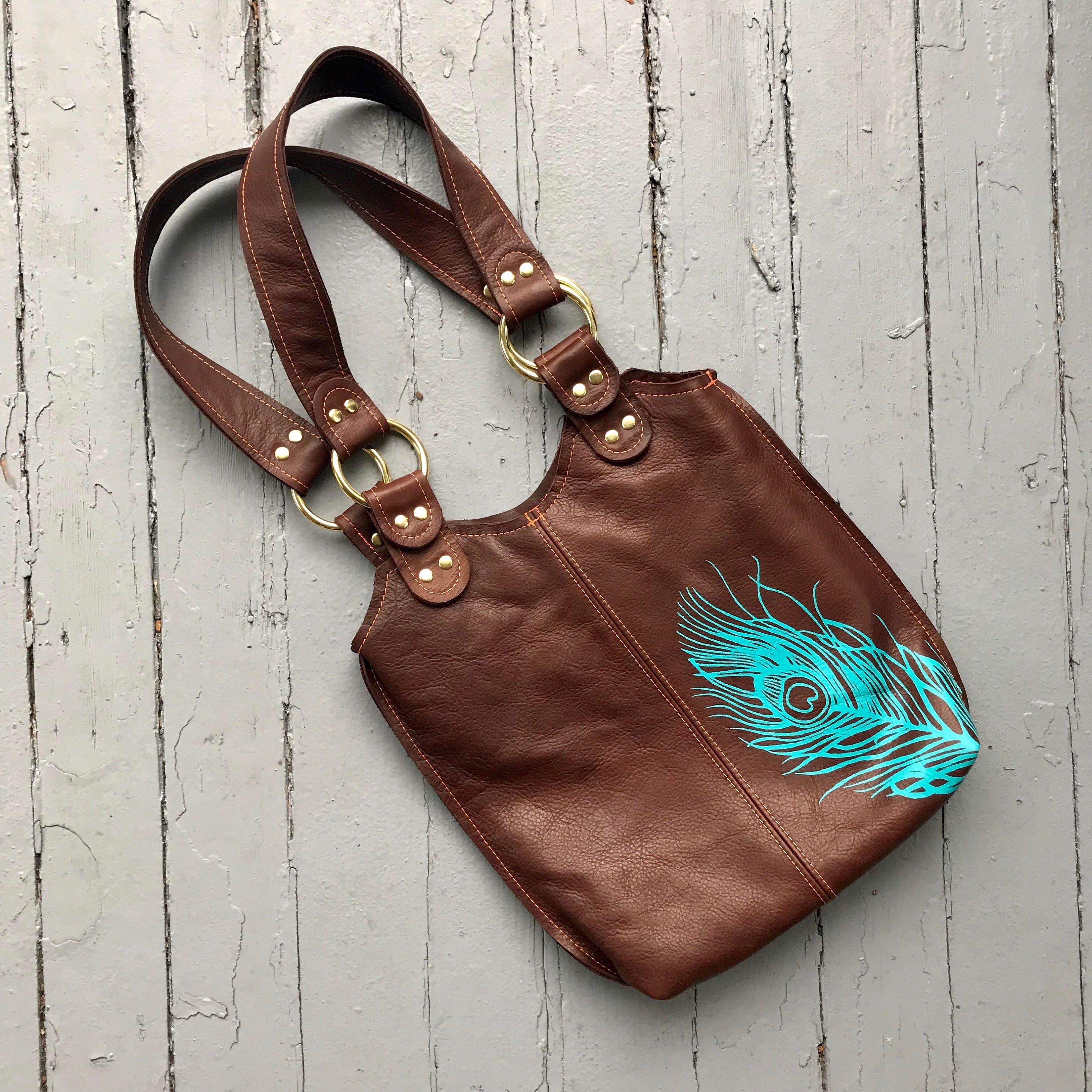 MAŁA TOREBKA PAWIEC | mała skórzana torba, personalizowana skórzana torba, torba typu tote, torebka pawiec, ręcznie robiona skórzana torba, codzienna torebka, na ramię