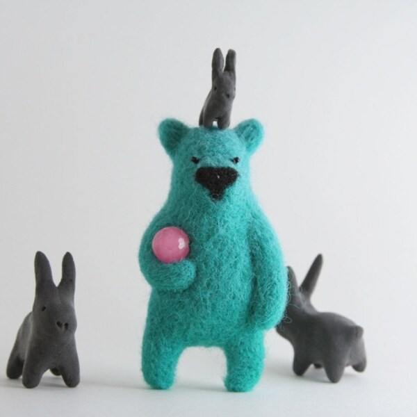 Emerald green bear with a pink crystal, brooch