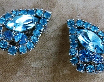 Pretty Aquamarine Blue Weiss Rhinestone Clip On Earrings
