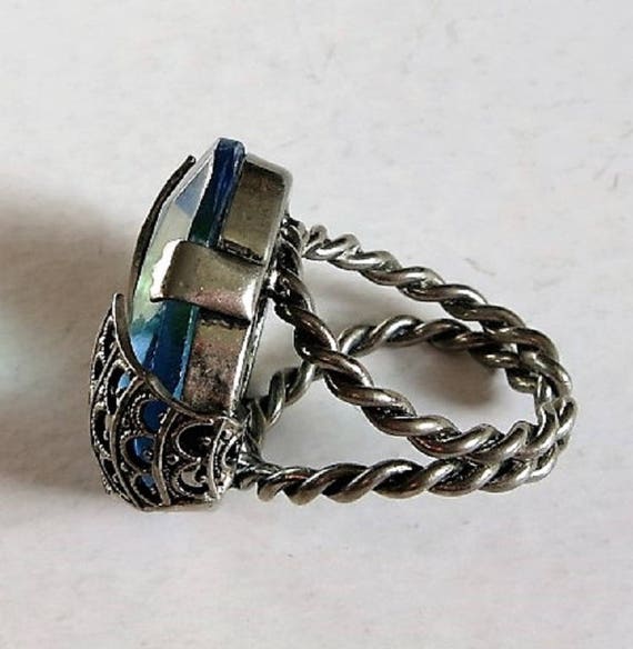A Costume Cocktail Ring with a Cut Blue Glass Sto… - image 4