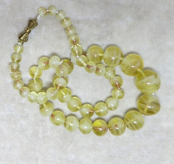 Vintage yellow glass necklace Gem