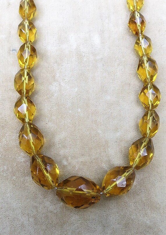 A Graduated Faceted Amber Crystal Necklace