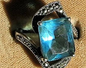 A Sterling Silver Ring With an Emerald Cut Aquamarine Stone, Size 6