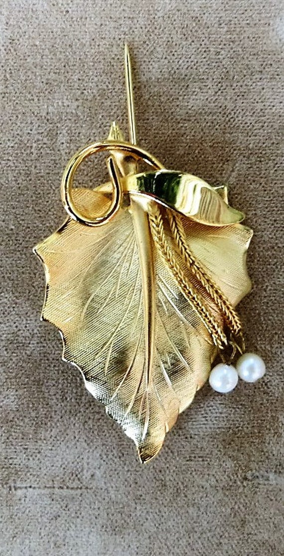 Vintage CORO Leaf Pin with Cultured Pearls in Ori… - image 3