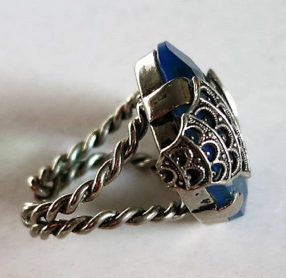 A Costume Cocktail Ring with a Cut Blue Glass Sto… - image 5