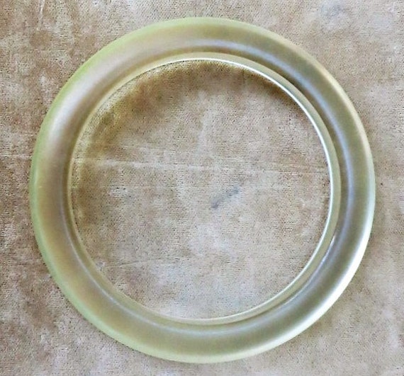 A Vintage Lucite Bangle Bracelet in Pale Pale Yel… - image 2