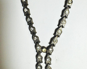 A Vintage Art Deco Style Necklace with Faceted Clear Stones in Gray Silver Tone Metal
