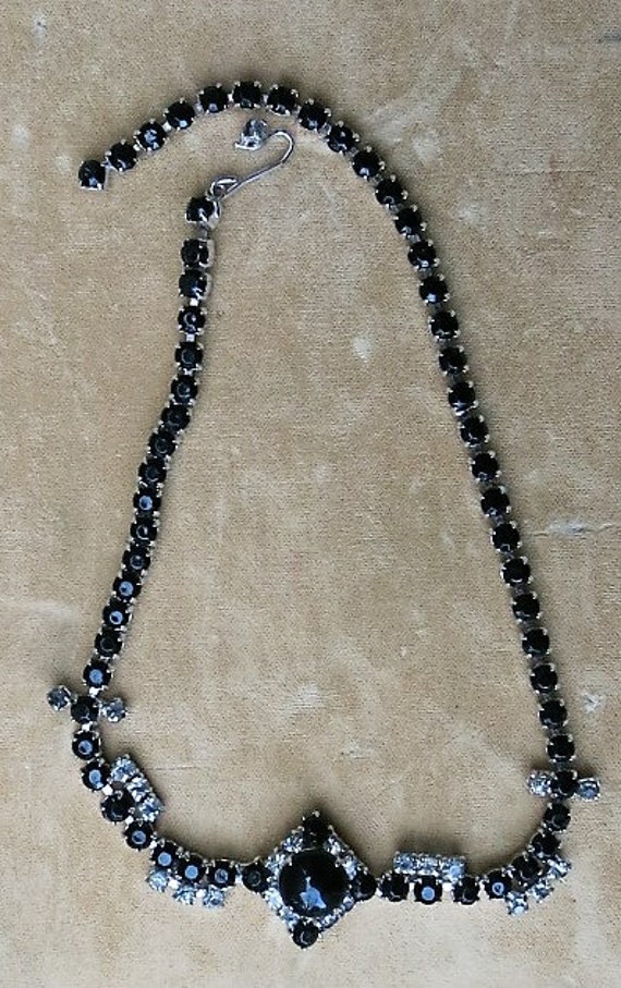 A Black and Clear Rhinestone Necklace with Silver… - image 5