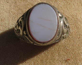 A Ring made of European Silver and Agate in a Size 10