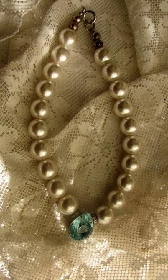 Elegant Pearl and Aquamarine Necklace