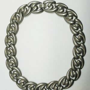 A Vintage Chunky Link Necklace in Silver Tone Hollow Metal