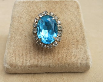 A Vintage Costume Cocktail Ring in Size 8 (adjustable)