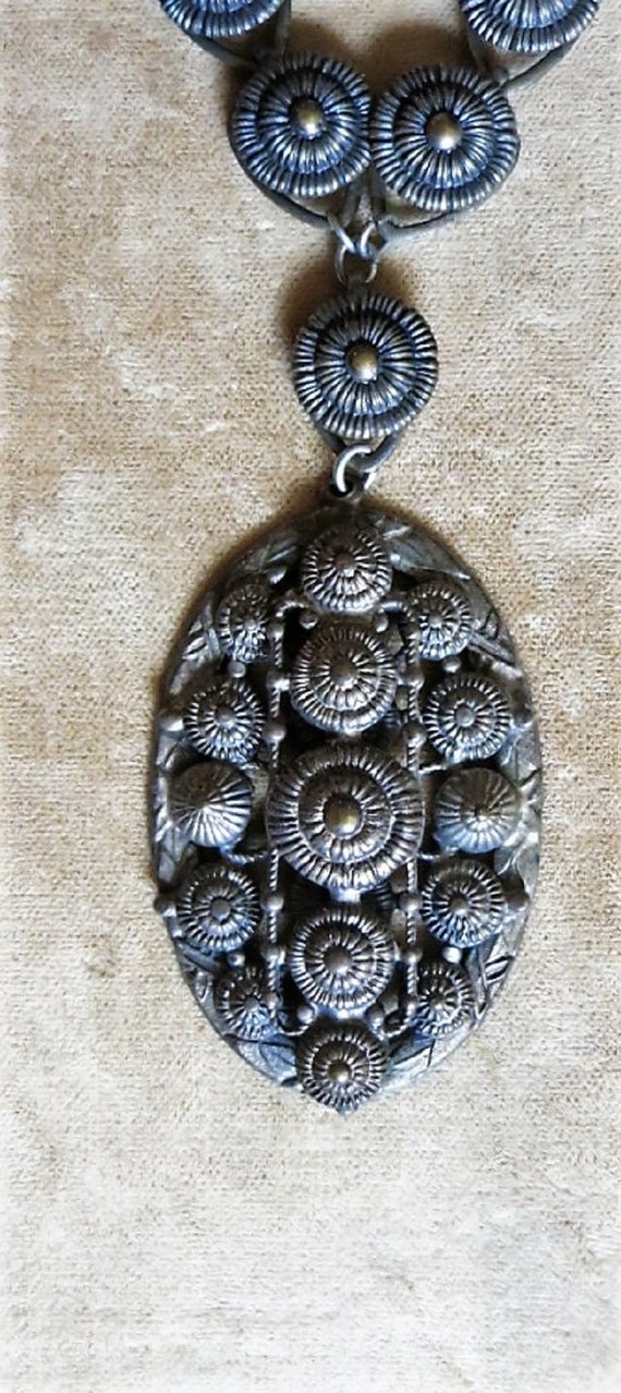 A Unique Matte Silver Metal Pendant Necklace