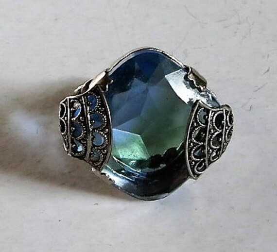 A Costume Cocktail Ring with a Cut Blue Glass Sto… - image 3