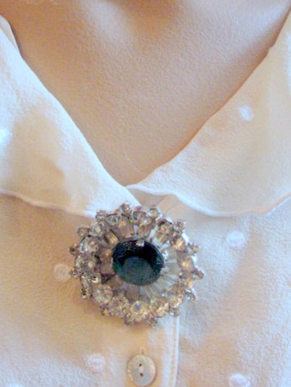 Vintage Brooch with Four Cuts of Rhinestones - image 4