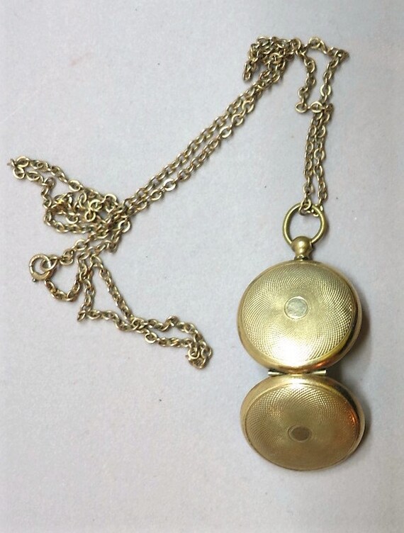 Vintage Gold Filled Locket and Chain - image 5