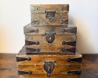 Rustic Nesting Wood Keepsake Box Set | Country Farmhouse Desktop Organiser | Vintage Campaign Style Memory Chests