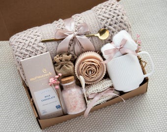Gift Basket for Mom Gift Box for Mothers Day Women Cozy Gift Box with Blanket, Socks, Candle Self Care Gift Box, Care Package Gifts for Her