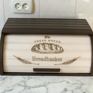 Mörkbrun brödlåda i trä med limpdesign: Rustikt köksförvaring