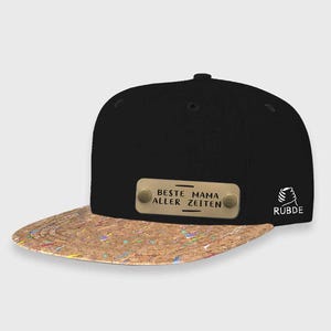 May include: A black and cork baseball cap with a gold metal plate that reads "Beste Mama Aller Zeiten" and a small logo that reads "Rubde".