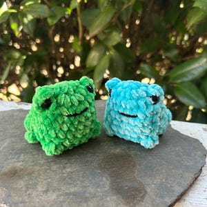 Little crochet frog