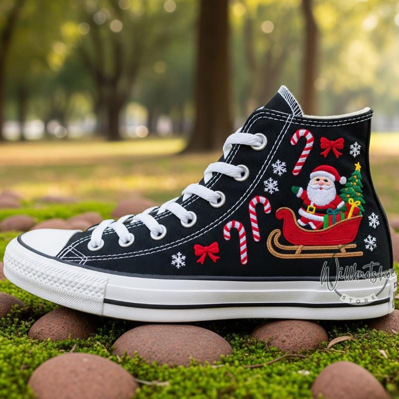 コンバース　converse クリスマス　木製　インテリア　サンタ　ヴィンテージ Embroidered Converse, Christmas Embroidered Converse, Santa