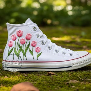 Custom Wedding Converse Tulip Flower Hand Embroidered White Chuck Taylor High Tops 1970s Converse Reception Shoes Wedding Sneakers for Bride
