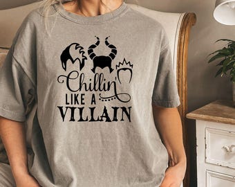 Chillin wie ein Bösewicht Komfort-Shirt, Halloween-Hemden für Frauen, für Erwachsene inspiriertes Shirt, Halloween-Geschenk, Chillin wie ein Bösewicht,
