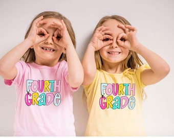 Camiseta de 4.º grado para el regreso a clases, camiseta para maestros de 4.º grado, camiseta personalizada para el primer día de clases de niñas, camiseta personalizada de "Hola, 4.º grado".