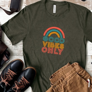 Retro Good Vibes Shirt, Sonnenschein Shirt, Geschenk für sie, Hippie Shirt, Retro inspiriertes Design, Peace Kindness Shirt,