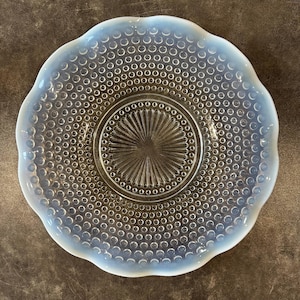 Assiette de service vintage en pierre de lune Anchor Hocking • Plat de service opalescent transparent de 11,25 po.