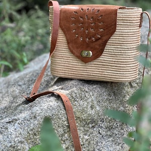 Natural Medium Raffia Bag with Leather Accents