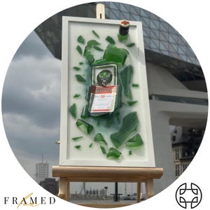 Arte Jagermeister rotta / Arte epossidica fatta a mano / Regalo perfetto per gli amanti dello Jagermeister / Arte dei liquori / Pezzo decorativo di lusso per bar