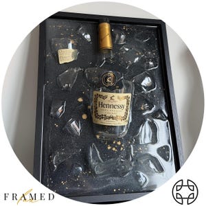 Arte della bottiglia rotta / Arte epossidica fatta a mano / Regalo perfetto per gli amanti dei liquori / Arte dei liquori / Pezzo decorativo di lusso per bar
