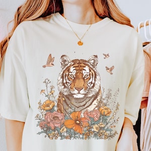Floral Wildflower Vintage Tiger Comfort Colors® Relaxed Fit Graphic Tee Shirt, Floral Spring Tiger Tshirt, Seasonal Nature Lover Gift Tops