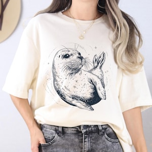 Hafen Robbe Grafik-T-Shirt: Vintage Strand-Vibes, Küstenkleid