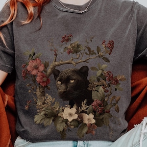 Dark Cottagecore Black Panther Komfortfarben Stückgefärbtes T-Shirt & Langarm-T-Shirt, Forestcore Top, Vintage Gothic Shirt, Geschenk für Sie