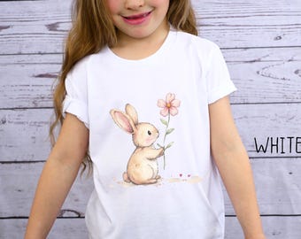 Maglietta unisex a maniche corte con coniglietto ad acquerello, graziosa maglietta con coniglietto che tiene un fiore per bambini, maglietta primaverile stravagante, top per l'outfit di Pasqua