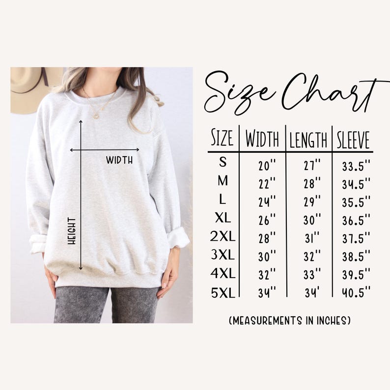 Op de afbeelding: Een lichtgrijs sweatshirt met een maattabel. De maattabel toont afmetingen in inches voor breedte, lengte en mouwlengte, vari&euml;rend van maat small tot 5XL. De tekst "Size Chart" is cursief geschreven.