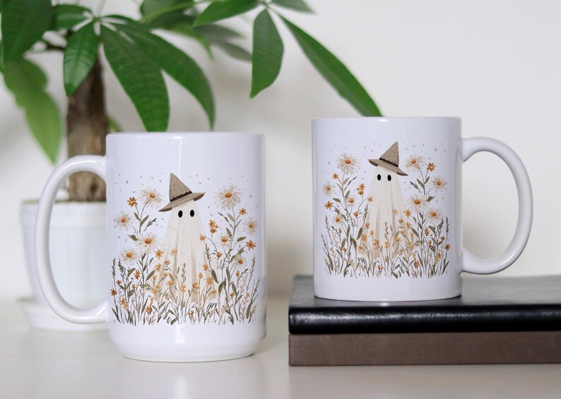 Niedliche Cottagecore Ghost-Kaffeetasse, gruselige Witchy Tassen für Geisterliebhaber, Halloween-Geschenktasse, Herbsttassen, Wildblumen-Geist-Tasse Bild 3
