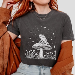 Celestial Frog Graphic Tee: Vintage Style Comfort Colors Shirt
