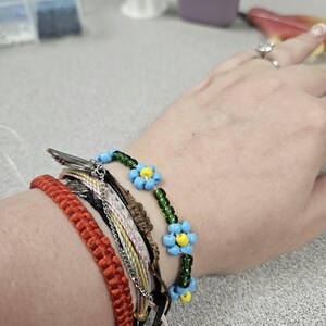 Patterned flower elastic bracelet