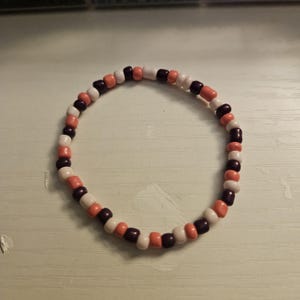 Patterned elastic bracelet