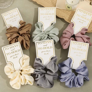 Chouchous pour proposition de demoiselle d'honneur, Accessoires de cheveux pour elle, À avoir et pour tenir vos cheveux en arrière, Cadeau de proposition de satin soyeux, Cadeau de demoiselle d'honneur