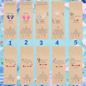 Puede incluir: Un cat&aacute;logo de tarjetas con dise&ntilde;os para bautizos, cumplea&ntilde;os y primeras comuniones. Las tarjetas rectangulares tienen fondos marrones y presentan texto, ilustraciones y fechas. El texto incluye frases como "Gracias por celebrar" y nombres como "Tobia" y "Lynn."