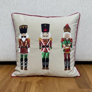 Nussknacker Kissenbezug – festliche Weihnachtsdeko und perfektes Geschenk für Deko-Liebhaber